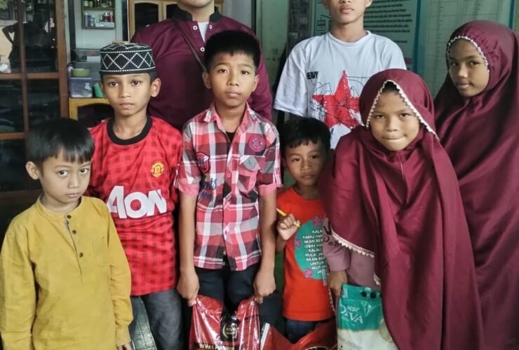 Remaja Masjid Baburroyyan Salurkan Zakat Fitrah ke Panti Asuhan di Makassar. (19/3)