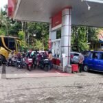 Menguak Krisis BBM Sinjai Timur Picu Antrean Panjang, Warga Soroti Dampak Isu Global dan Penjualan Jerigen