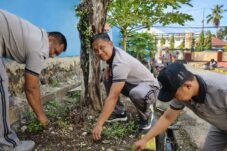 Jum’at Bersih Polres Sinjai, Wujudkan Lingkungan Sehat dan Nyaman