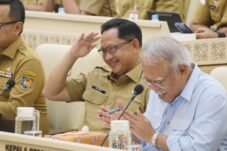 Mendagri Jelaskan Edaran Larangan ke Luar Negeri dan Capaian Program Kemendagri di RDP Komisi II DPR - RI