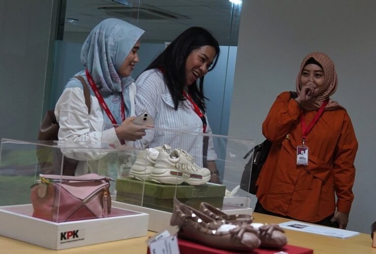 KPK Lelang 25 Aset Rampasan Korupsi Senilai Rp26,2 Miliar, Dari iPhone hingga Gudang di Tangerang