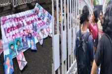 Demo Jalan Rusak di Sinjai Nyaris Ricuh, Massa Coret Foto Anggota DPRD di Depan Rujab Bupati