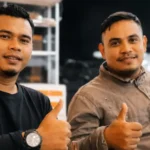 Jurnalis Insertrakyat.com Mhd Iqbal (kanan) dan Dedi Sahputra pemerhati Sosial Aceh Timur (kiri).