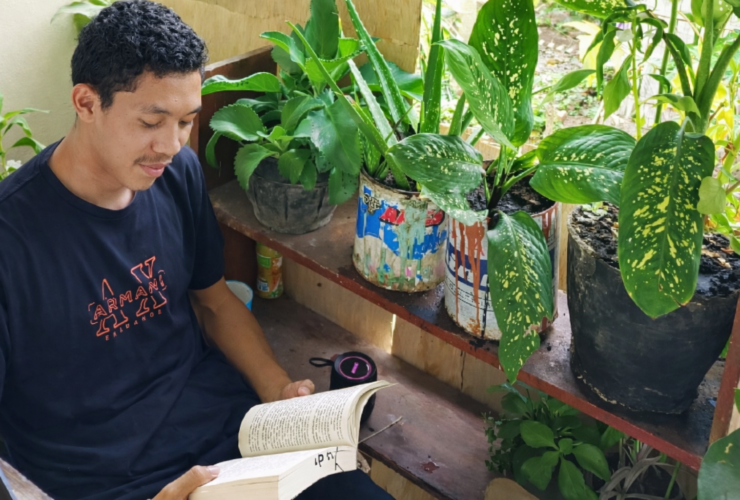 Membaca di Tengah Fenomena “Jepret Buku”