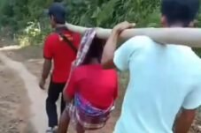 Satu Kampung Pikul Rasa Sakit, Warga Sinjai Ditandu di Jalan Rusak