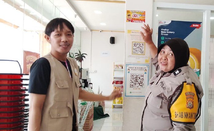 Polres Parepare Tebar Stiker Call Centre 110 Permudah Aduan Warga