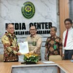 PN Makassar Serahkan Barang Gratifikasi ke UPG untuk Perkuat Integritas Peradilan