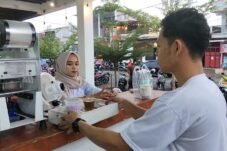 Cafe di Sinjai Tetap Pertahankan Harga Makanan dan Minuman Meski Plastik Naik