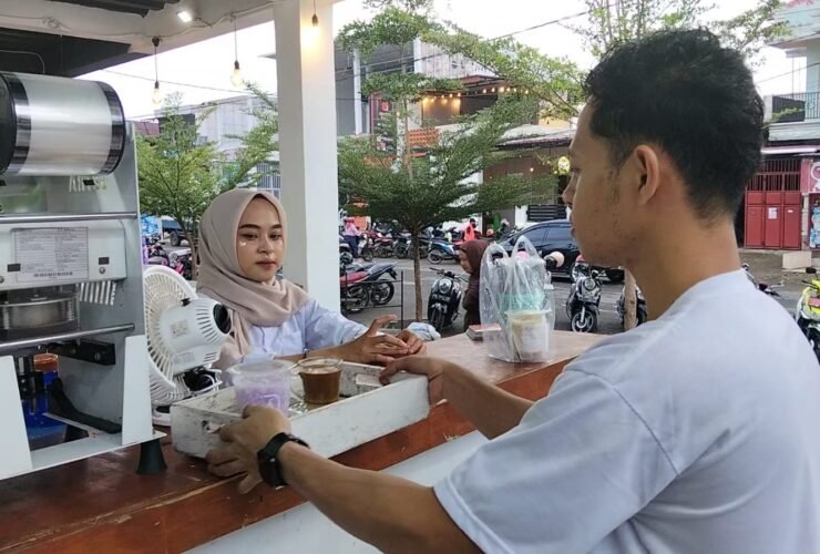 Cafe di Sinjai Tetap Pertahankan Harga Makanan dan Minuman Meski Plastik Naik