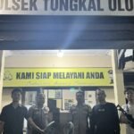 Pelaku saat diamankan di Kantor Polsek Tungkal Ulu. "Curanmor Merlung Terungkap Dalam 24 Jam". (Ist).