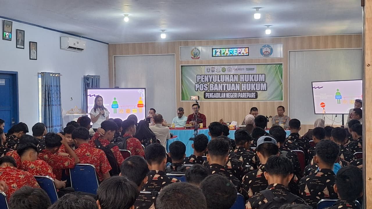 Sosialisasi Hukum Cegah Bullying di SMKN 2 Parepare