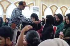 Doktor di Ruang Kelas, “Adun” di Luar Kelas