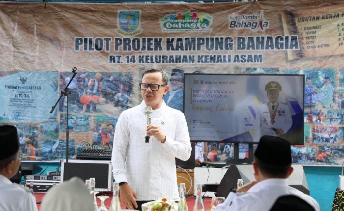 Wamendagri Bima Arya Tinjau Kampung Bahagia Jambi