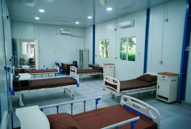 Caption : Fasilitas Kesehatan yang dibangun Kemenkes dan aktivitas Tenaga Cadangan Kesehatan (TCK) di wilayah terdampak bencana. Dok. Satgas PRR/Kemenkes