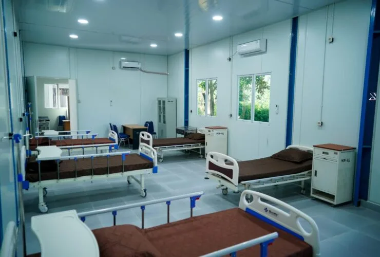 Caption : Fasilitas Kesehatan yang dibangun Kemenkes dan aktivitas Tenaga Cadangan Kesehatan (TCK) di wilayah terdampak bencana. Dok. Satgas PRR/Kemenkes