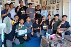 Komunitas Seni Kuflet–Rumah Baca Marenda Bareng Mahasiswa Aktif Berkarya