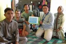 PT Timah Serahkan Bantuan Kursi Roda untuk Warga Karimun