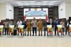 Polres Aceh Timur Salur Bantuan Bibit Jagung ke Petani