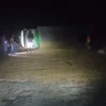 Mobil Truk Pengangkut Jagung Terbalik di Jembatan Bulupoddo