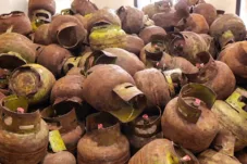 Kasus Penyalahgunaan Distribusi Tabung Gas LPG Subsidi. Ratusan tabung gas diamankan polisi