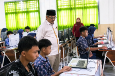 Bupati Tanjab Barat Pantau TKA 2026 Ujian Berbasis Komputer