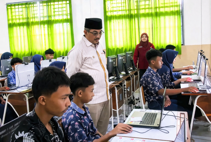 Bupati Tanjab Barat Pantau TKA 2026 Ujian Berbasis Komputer