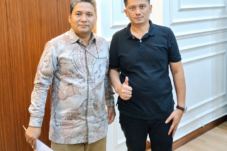 Kasubdit Sarana Prasarana dan Kemahasiswaan Direktorat PTKI Ditjen Pendis Kemenag RI, Papay Supriatna dan Supriadi Buraerah (foto bersama di Kantor Kemenag RI usai audiens soal literasi dan gagasan setiap daerah memiliki Kampus utamanya di Provinsi Sulawesi Tenggara (13/5).
