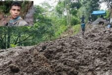 Rakyat di Kabupaten Sinjai Pikul Pasir 300 Meter di Jalan Berlumpur, Gotong Royong Bangun Jembatan Batu Massompo
