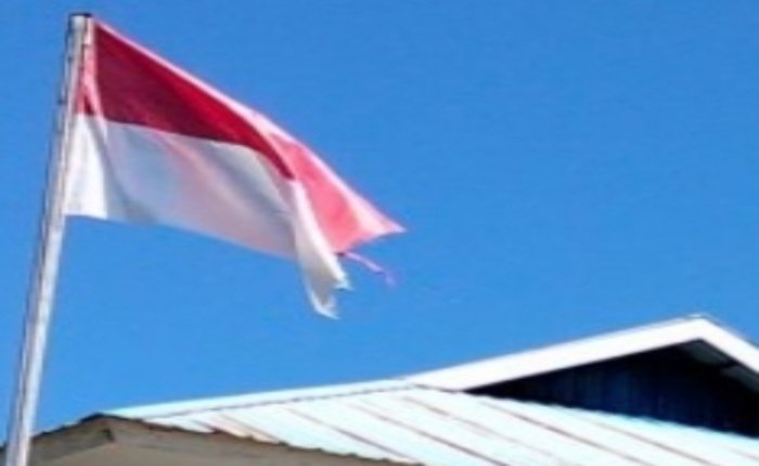Jelang HUT RI Ke-81, Bendera Merah Putih Robek Masih Berkibar, Imbauan Itjen Kemendagri Tak Digubris?