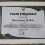 Keterangan foto: Piagam Penghargaan Gubernur Sumatera Barat kepada Muhammad Subhan sebagai juri Lomba Menulis Esai bertema sejarah tokoh dan pejuang di Sawahlunto.