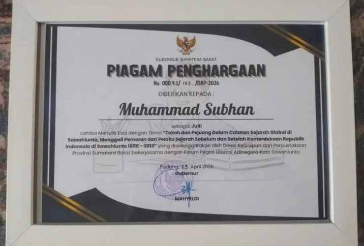 Keterangan foto: Piagam Penghargaan Gubernur Sumatera Barat kepada Muhammad Subhan sebagai juri Lomba Menulis Esai bertema sejarah tokoh dan pejuang di Sawahlunto.