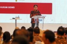 Foto Wakil Ketua KPK Johanis Tanak saat menyampaikan paparan dalam forum Vendor Gathering BRI di Jakarta.