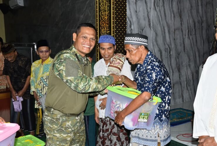 Menbanpur 2 Marinir Akhiri Latihan Tempur dengan Aksi Kemanusiaan