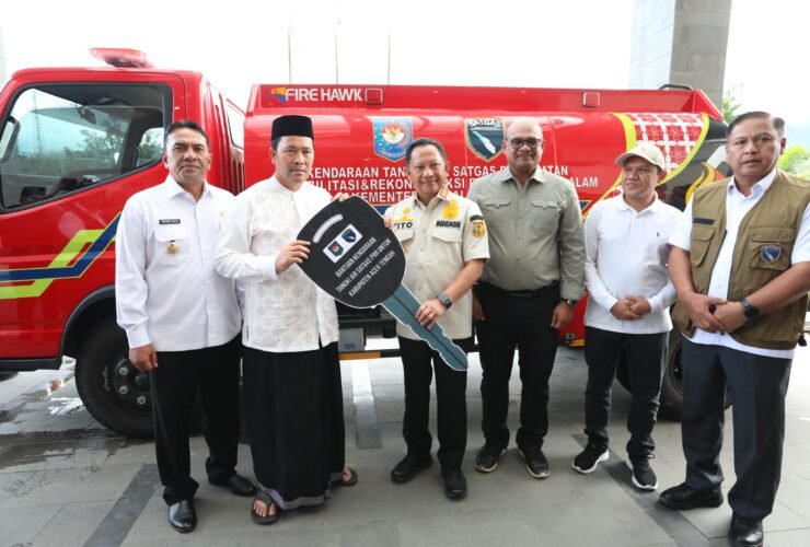 Tito Serahkan Tangki Air untuk Aceh Tengah dan Bener Meriah