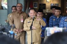 Tito Karnavian menegaskan Jembatan Enang-Enang Aceh ditangani pemerintah dan pembangunan jembatan baru segera dilakukan.