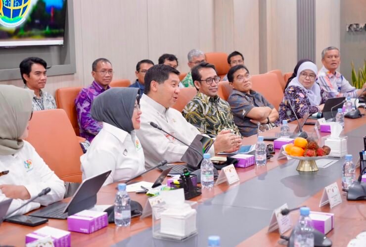 Menteri ATR/BPN Nusron Wahid dan Menteri PKP Maruarar Sirait usai rapat koordinasi program sertipikasi gratis bagi masyarakat berpenghasilan rendah di Jakarta.