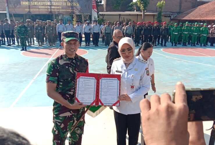 Wakil Wali Kota Surakarta Astrid Widayani, S.S., S.Sos., M.B.A dan Dandim 0735/Surakarta Letkol Inf Arief Handoko Usman, S.H. (foto Agus/InsertRakyat.com).