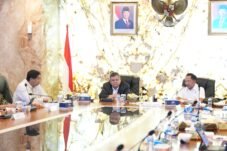 Menteri Dalam Negeri Muhammad Tito Karnavian bersama dengan Menteri PKP, Ara saat rapat di Kantor BPKP, Jakarta. (masing-masing sudut- Foto Istimewa).