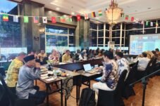 Dr. T.R. Fahsul Falah memimpin Forum Diskusi Aktual BSKDN bersama narasumber penguatan peran pemerintah daerah dalam tindak lanjut Program Cek Kesehatan Gratis di Jakarta.