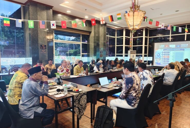 Dr. T.R. Fahsul Falah memimpin Forum Diskusi Aktual BSKDN bersama narasumber penguatan peran pemerintah daerah dalam tindak lanjut Program Cek Kesehatan Gratis di Jakarta.