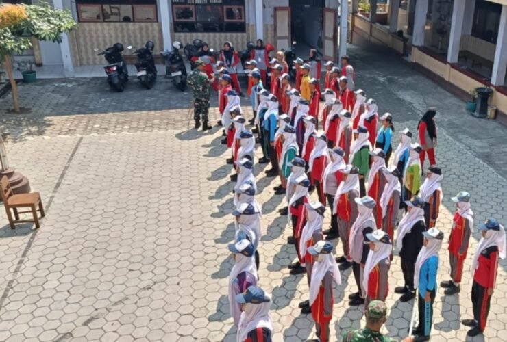 Peserta didik baru SMK Pancasila 5 Wonogiri mengikuti pelatihan PBB saat MPLS.
