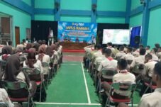 Siswa baru SMK Binawiyata Sragen mengikuti pembekalan wawasan kebangsaan dan bela negara dalam kegiatan MPLS.