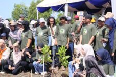 Medco E&P dan BPMA menanam 1.000 bibit mangrove di pesisir Desa Asoe Nanggroe, Banda Aceh, bersama Pemerintah Aceh, LSM, akademisi, relawan, dan masyarakat dalam rangka Hari Lingkungan Hidup Sedunia 2026.