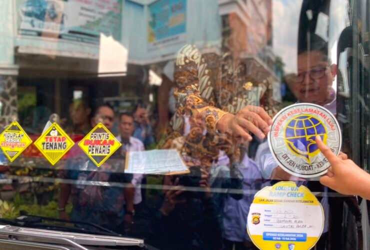 Direktur Jenderal Perhubungan Darat Kemenhub, Aan Suhanan, saat meninjau Terminal Tipe A Alam Barajo