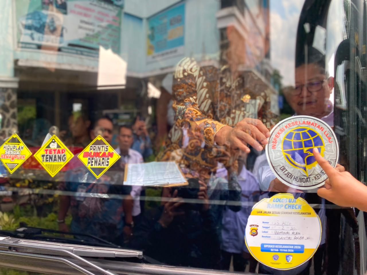 Direktur Jenderal Perhubungan Darat Kemenhub, Aan Suhanan, saat meninjau Terminal Tipe A Alam Barajo