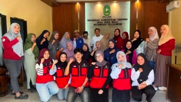 KKN-T Unhas Edukasi Adminduk Warga Desa Sukamaju