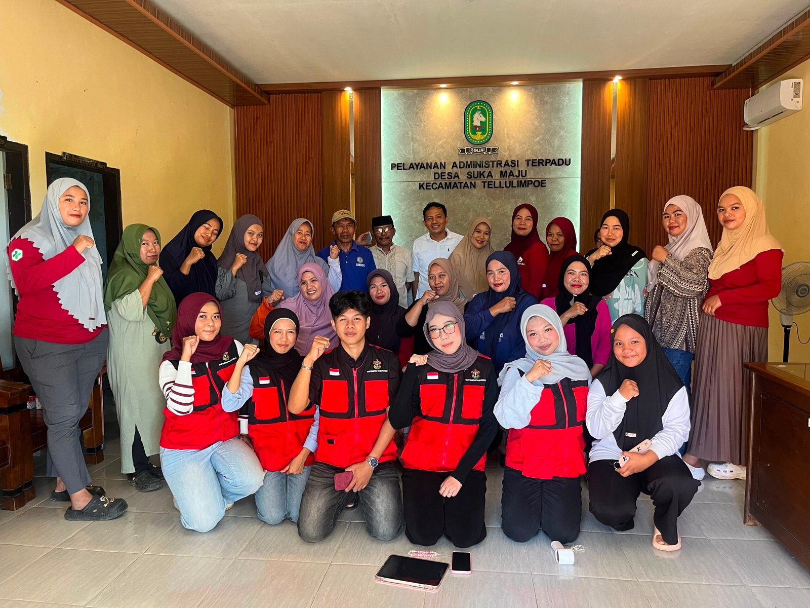 KKN-T Unhas Edukasi Adminduk Warga Desa Sukamaju