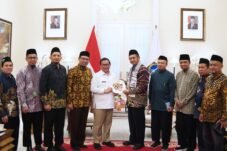Ustaz Zaitun Rasmin Silaturahmi dengan Gubernur DKI Jakarta, Bahas Muktamar V Wahdah Islamiyah
