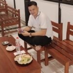 Kopi Klotok Kota Solo dan Telur Dadar Hambalang