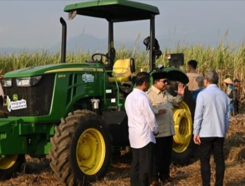 Presiden RI bersama menteri Pertanian Amran Sulaiman di Malang. (17/7).